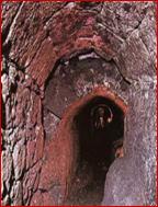 [Foto: Tunnel sotto la spianata del Tempio di Gerusalemme]